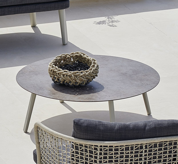 EMMA D100 Coffee Table w/aluminum legs, hpl